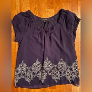 Banana Republic Factory Purple Short-Sleeve Blouse with White Patterned Hem